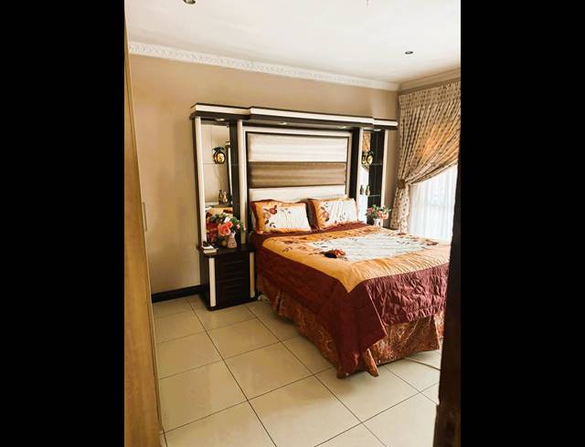 4 BEDROOM HOUSE FOR SALE IN VANDERBIJLPARK SE 8